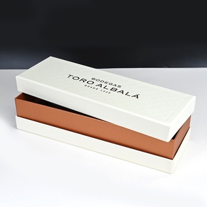 Scatola di Lusso Personalizzata per Bottiglia di Vino con Stampa e Goffratura, Scatola Magnetica Artigianale con Inserto in Schiuma e Carta Artistica - Product Image 5