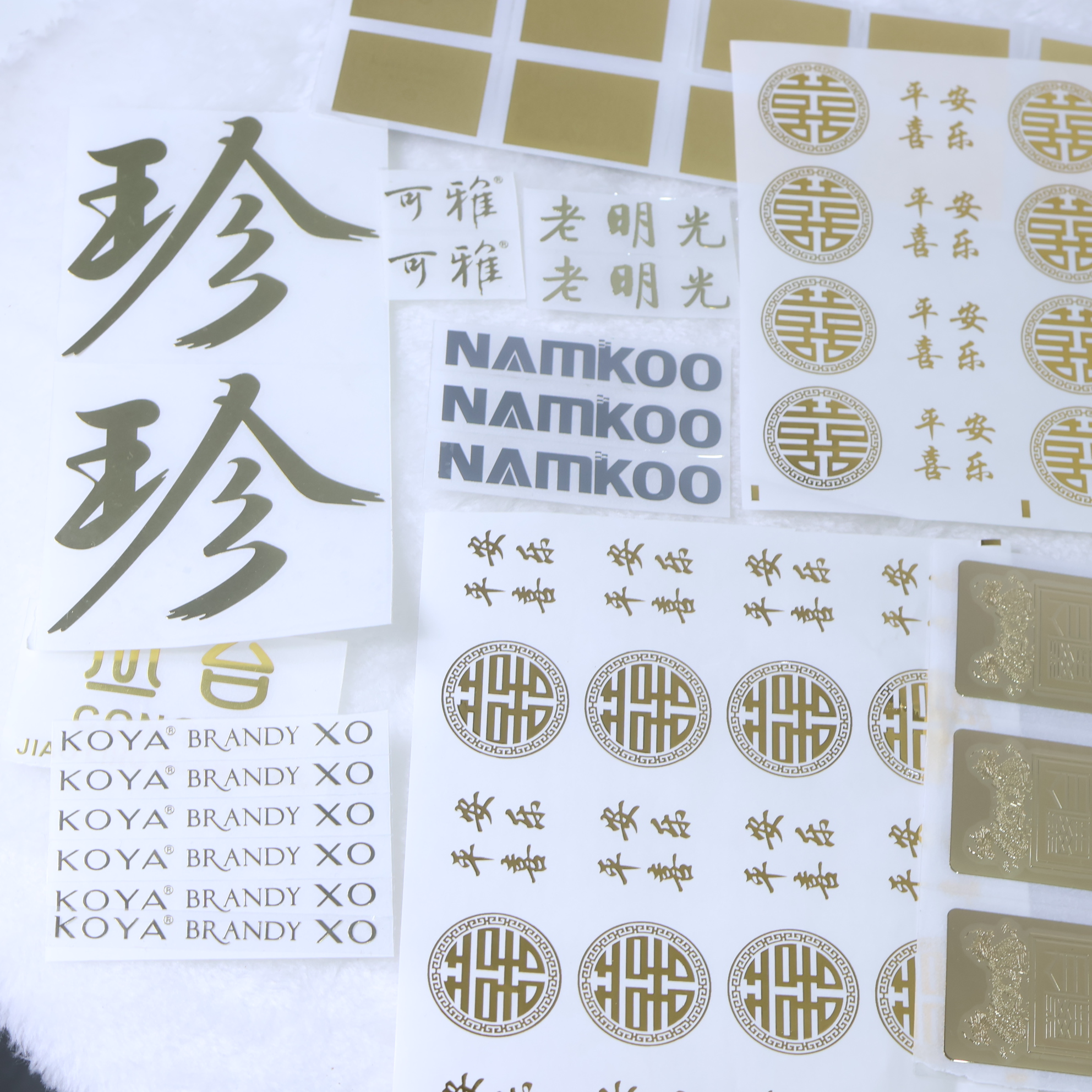 Wholesale Custom Metallic Waterproof Luxury 3D Printed Embossed Transfer Labels with Custom Logo Vinyl for Packaging Stickers