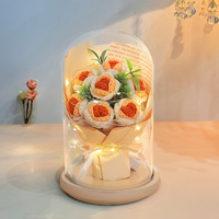 Bouquet de roses au crochet fait main sous cloche en verre – Décoration florale artificielle en fil – Cadeau de remerciement pour enseignant – Vente en gros