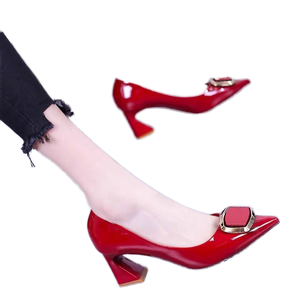 Zapatos de Tacón Cuadrado con Punta Puntiaguda, de Charol Suave, para Mujer, con Hebilla, Tacón de 3-5 cm, Parte Superior de PU, Suela Roja - Product Image 1