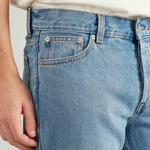 Jeans de Mezclilla Azul Claro para Hombre, Corte Regular, 100% Algodón, Cintura Media, con 5 Bolsillos, Presillas para Cinturón y Parche con Logotipo - Product Image 3