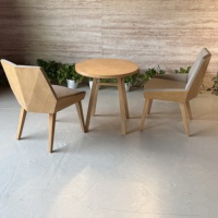 Ensemble de meubles de restaurant moderne, table ronde en bois massif avec chaises rembourrées en cuir, pieds en bois massif pour café, hôtel