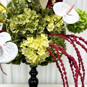 Arrangement floral en soie réaliste sur le thème festif, lys blancs et hortensias verts, accessoire de décoration de mariage - Product Image 4