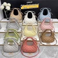 Sac à bandoulière en cuir souple avec nœud et perles, style jeune fille, forme croissant, vente directe usine