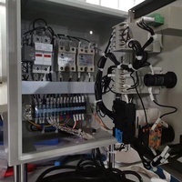 Machine de scellage de poche à bec verseur de qualité supérieure / Machine d'insertion et de scellage de bec verseur