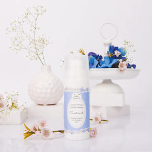 Crema de Manos Hidratante Badefee de 50 ml con Manteca de Karité, Fragancia Cítrica, Jazmín, Sándalo y Ámbar, Suave y Aterciopelada, Vegana y Mineral - Product Image 3