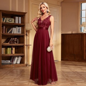 Robes de <span class=keywords><strong>Demoiselle</strong></span> <span class=keywords><strong>d</strong></span>'<span class=keywords><strong>Honneur</strong></span> Tendance à Taille Empire, Sans Manches, Col en V, Élégantes, Coupe A-line, Longueur Ras du Sol, en Tulle, pour Soirées <span class=keywords><strong>et</strong></span> Bals de Promo pour Femmes - Product Image 4