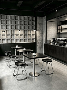 Conjunto de Mesa y Sillas de Estilo Industrial, de Madera Maciza, Cuadradas y Pequeñas, con Hierro Forjado Plateado, para Cafeterías, Restaurantes y Bares Comerciales - Product Image 2