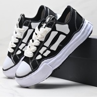 Chaussures de marche unisexes tendance en cuir véritable de haute qualité avec empeigne en maille, semelle extérieure en caoutchouc silencieuse et anti-odeur, et semelle intérieure.