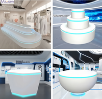 Comptoir d'accueil incurvé LED sur mesure, écologique et robuste, table d'exposition technologique futuriste pour salle d'exposition d'entreprise