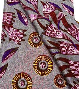 Tissu satiné ciré gris argenté à paillettes, imprimé floral rose-violet, pour vêtements traditionnels africains en batik (Ankara) - Product Image 2