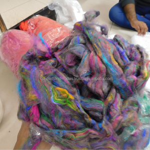 Tops en soie sari teintés multicolores pour les magasins de fils et de fibres fabriqués à partir de fibres de soie recyclées - Product Image 1