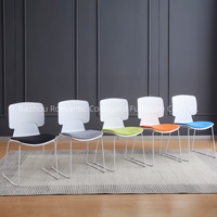 Chaises de formation en plastique de style moderne, confortables, avec pieds en métal, empilables, pour bureau et conférence