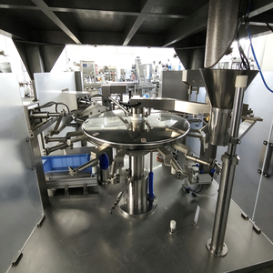 Machine de remplissage automatique de liquides en sachets Doypack à bec verseur pour sauce huître et lait - Product Image 3