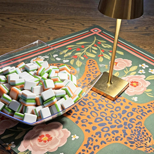 Ensemble de Mahjong Américain de Luxe Moderne à Trois Couches en Acrylique Orange, Vert et Blanc avec Tuiles Dragon, Bambou et Lotus pour le Divertissement et le Poker - Product Image 4