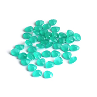 Pierres précieuses en verre vert à facettes, tailles et formes personnalisées disponibles en vrac, prix abordables, adaptées à la création de bijoux