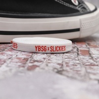 Lacets plats personnalisés avec impression de lettres de marque, texte blanc et rouge imprimé, pour baskets streetwear