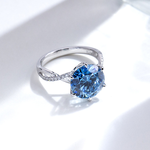 Anillo de compromiso MSR-2182 de oro de 18 quilates con diamante azul talla redonda y detalles de diamantes para mujer, estilo clásico - Product Image 2