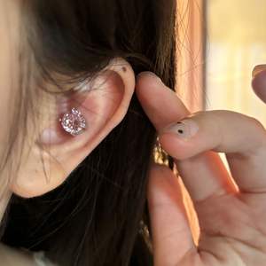 Instagram Style Minimalist Pearl Ear Studs Wholesale for <strong>Street</strong> Stall Vendors Featuring Light Luxury and High End Appeal - Product Image 1