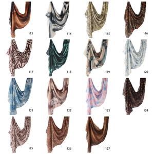 Sıcak satış arapça leopar baskı Modal duygu başörtüsü kravat boya tarzı çiçek baskılı kadınlar için başörtüsü şal - Product Image 6