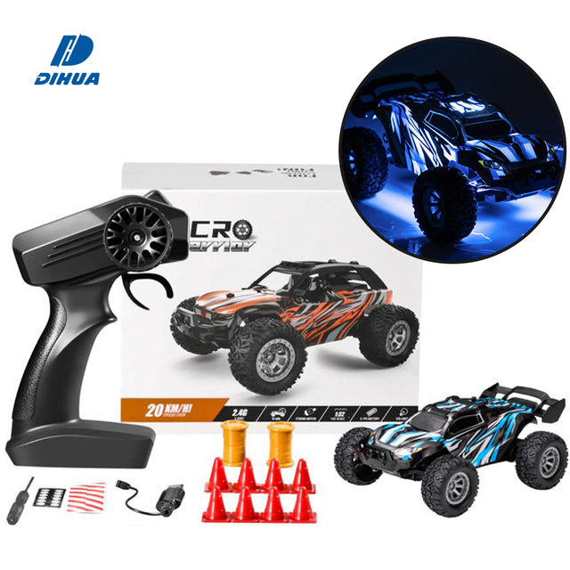 2.4Ghz 1/32 Scale Small Car Racing Toys High Speed Carros RC Drift Vehicle Set With Roadblocks Remote Control Offroad Car 20km/h