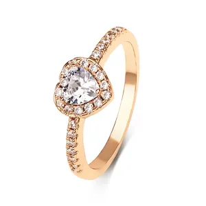 Moda moda 18K chapado en oro Iced Out Eternity Ring Pink CZ Cubic Zircon corazón anillos para mujeres niñas