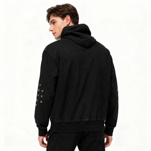 Sudadera <span class=keywords><strong>con</strong></span> <span class=keywords><strong>Capucha</strong></span> Negra Desgastada <span class=keywords><strong>con</strong></span> Logotipo para Hombre - Estampado Personalizado y Detalle de Ojales en las Mangas - Sudadera <span class=keywords><strong>con</strong></span> <span class=keywords><strong>Capucha</strong></span> Holgada de Estilo Urbano Informal - Product Image 3
