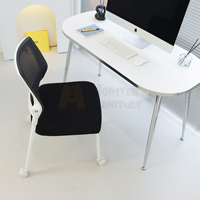 Chaise de bureau ergonomique moderne Focus Mark avec dossier en maille respirante, accoudoirs courbes ou droits en option, pour une concentration améliorée