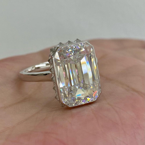 Anillo de banda de diamante de moissanita con corte de esmeralda de 8,55 quilates de la mejor calidad, oro blanco de 18 quilates, estilo de boda de compromiso clásico para fiestas - Product Image 6