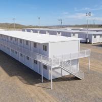 Maison conteneur modulaire TOPPRE à deux étages, détachable, multi-pièces, préfabriquée, étanche, avec boulons dissimulés, pour camp minier
