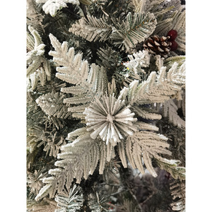Vente en gros de sapins de Noël artificiels en plastique floqué de 1,2 m à 2,4 m, avec aiguilles de cèdre et cônes de pin en PE, et décorations - Product Image 4