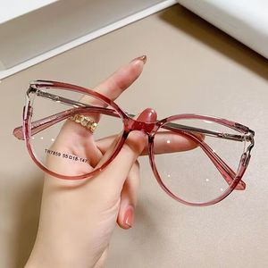 2024 thời trang <span class=keywords><strong>Cat</strong></span> <span class=keywords><strong>Eye</strong></span> máy tính chống ánh sáng màu xanh kính trắng lens PC khung kính mắt <span class=keywords><strong>Frames</strong></span> với UV400 bảo vệ - Product Image 3