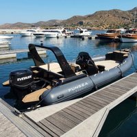 Bateau pneumatique rigide de luxe de 6,8 m en Hypalon PVC, coque en fibre de verre à fond en V profond, console centrale stable, pont en teck, yacht sportif RIB