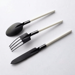 Juego de Cubiertos Modernos con Acabado Mate, Mangos Metálicos, Cabezas de Acero Inoxidable, Diseño Minimalista y Duradero para Camping - Product Image 1