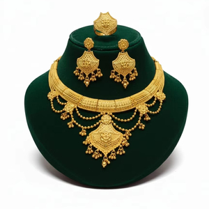 Collier sautoir plaqué or 24 carats, plaque décorative plaquée or avec finition élégante, conçu pour la mode élégante et moderne - Product Image 1