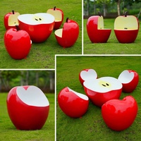 Siège de loisirs en fibre de verre fait main, tabouret pomme réaliste de style dessin animé, sculpture extérieure, décoration de cour de Noël, table et chaise