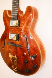 Guitare électrique Yunzhi Luthier artisanale 335 Hollow Body Archtop, table en épicéa massif, dos en érable, touche en ébène, finition brillante, personnalisée - Product Image 4