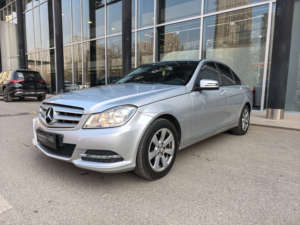 <span class=keywords><strong>Mercedes</strong></span>-Benz <span class=keywords><strong>Classe</strong></span> <span class=keywords><strong>C</strong></span> 2013 <span class=keywords><strong>C</strong></span> <span class=keywords><strong>180</strong></span> Classic Grand Edition, véhicule à essence d'occasion, <span class=keywords><strong>prix</strong></span> avantageux - Product Image 2