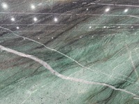 Fournisseur de dalles de quartzite en fuchsite naturelle pour revêtement mural de hall d'hôtel haut de gamme, comptoirs sur mesure et tables de bar
