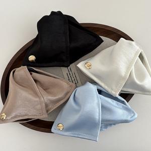 Pince à cheveux triangulaire en satin pour femme, pince à cheveux en tissu uni de couleur unie, accessoire pour cheveux - Product Image 1