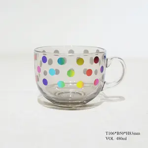 친환경 컬러 페인트와 다채로운 데칼 개인 머그잔이있는 손잡이가있는 넓은 입 유리 커피 인쇄 머그잔