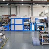 Machine de moulage sous vide pour barquettes en plastique ESD