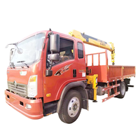 Grue de levage de marchandises montée sur camion de 5 tonnes Xinfeigong, grue hydraulique pour camion avec double stabilisateur et flèche télescopique