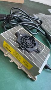 Chargeur de batterie au plomb-acide 24V 10A avec bornes M8 - Product Image 3