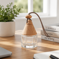 Bouteille diffuseur de parfum hexagonale en verre de 8 ml avec capuchon conique à 13 dents, rechargeable, vide, pour huiles essentielles, avec pendentif en bois de hêtre pour voiture