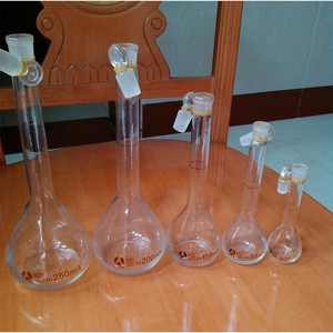 Frascos Volumétricos de 1 ml, 2 ml, 5 ml, 10 ml, 20 ml, 50 ml, 100 ml, 200 ml, 250 ml, 500 ml, 1000 ml, Material de Vidrio para Laboratorio Químico - Product Image 1