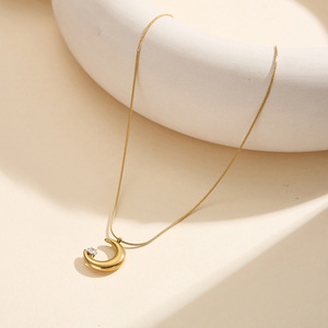 Collier Pendentif Lune Minimaliste Tendance Plaqué Or 18K Chaîne Serpent Zircon Cubique Créé en Laboratoire Bijou Unisexe pour Usage Quotidien - Product Image 6