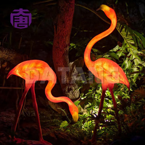 Lampe à motif flamant rose accrocheuse, idéale pour les lieux extérieurs et les célébrations thématiques - Product Image 4