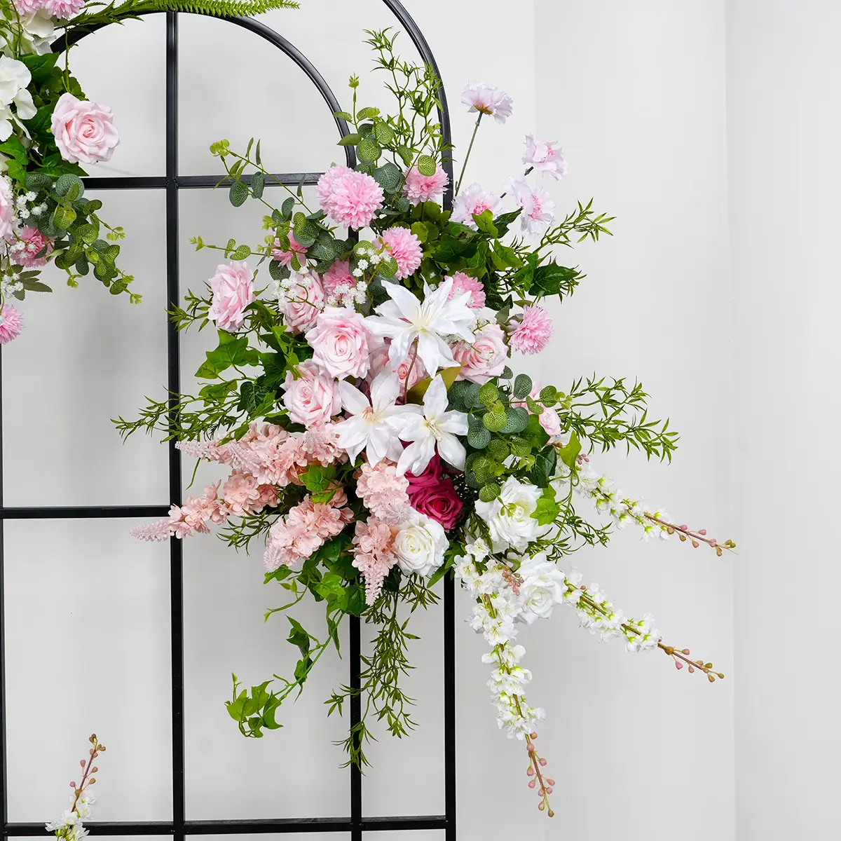 Novo arranjo de flores artificiais simuladas para banquetes de casamento, arranjo de flores suspensas para mesa