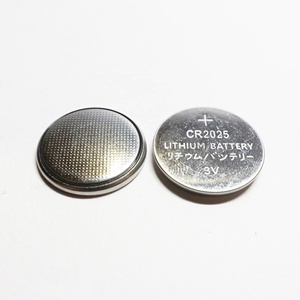 Batterie bouton au lithium CR2025 3V en promotion pour télécommandes, montres connectées et jouets - Product Image 2